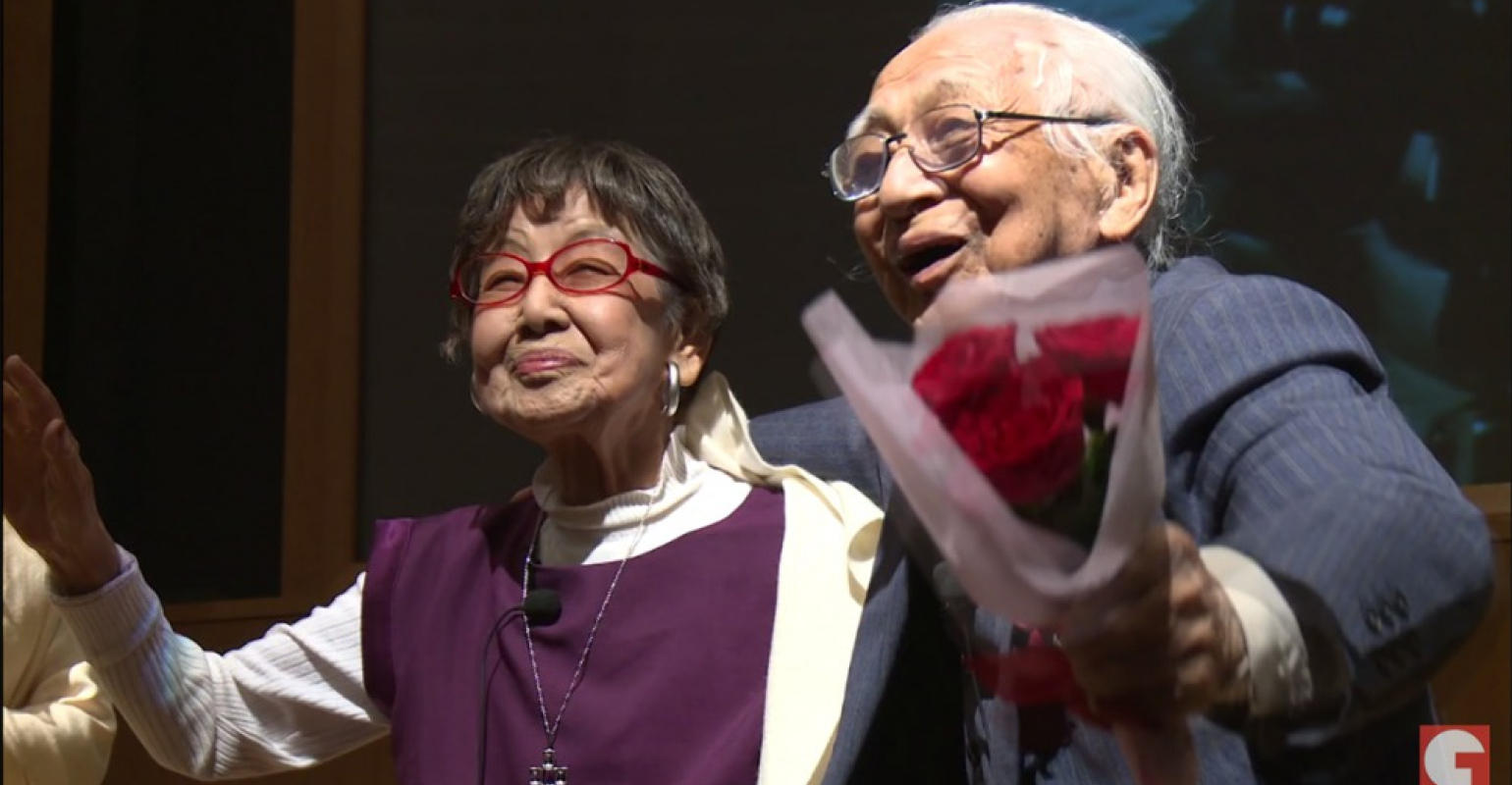 近期首映的《笑的101歲×2》紀錄片，以經歷二戰的日本攝師家笹本恆子（左）與新聞記者武野武治為傳主（圖片擷自youtube）